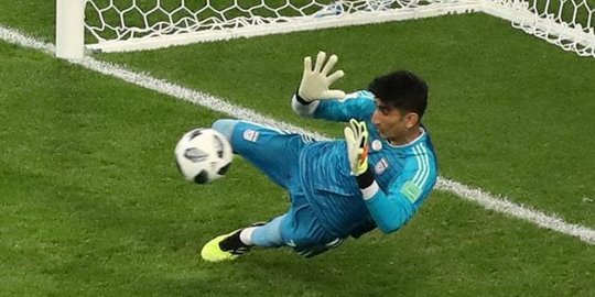 Kiper Iran Alireza Beiranvand Cedera, Ini Profil dan Kisah Sedih Perjalanan Hidupnya