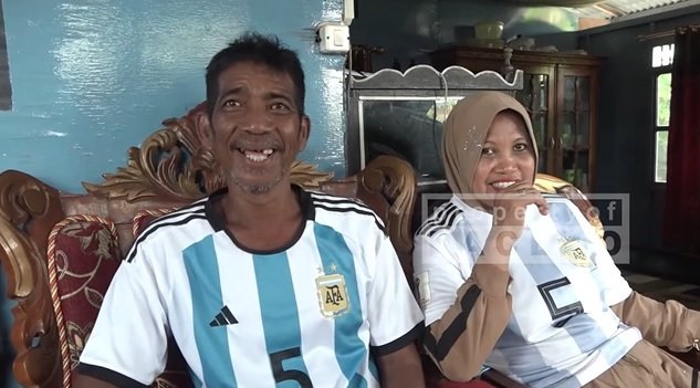 fanatik sepak bola nelayan ini rela libur sampai selesai piala dunia qatar 2022