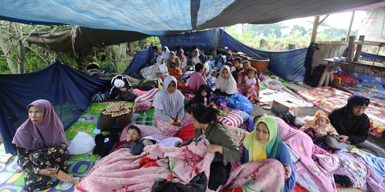 Potret Korban Gempa Cianjur Bertahan di Pengungsian Seadanya