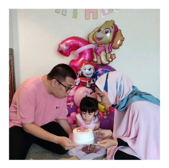 lama tak terlihat intip potret harmonis jourast jourdy dan keluarga kecilnya