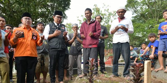 Ridwan Kamil Hadir di Pemakaman Seorang Anak Korban Gempa Cianjur