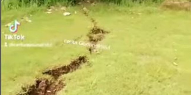 Viral Fenomena Tanah Terbelah di Gunung Kidul, Panjang Hingga 100 Meter