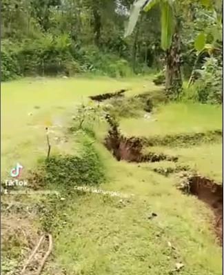 viral tanah terbelah di gunungkidul