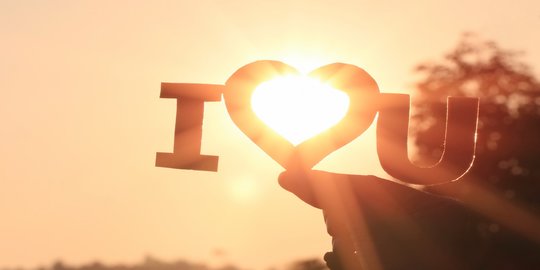 40 Ucapan Selamat Siang buat Pacar, Romantis Menyentuh Hati