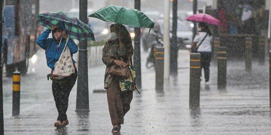 Jakarta Cuaca Ekstrem, Warga Diimbau Kurangi Aktivitas di Luar Rumah