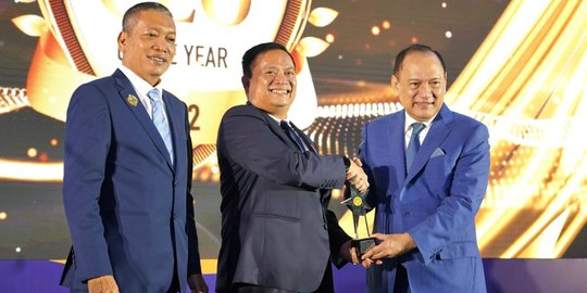 Direktur Utama PT PNM Arief Mulyadi Raih Penghargaan Award CEO Of The Year