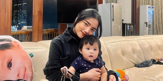 Potret Fuji Bareng Baby Ameena Curi Perhatian, Netizen 'Duo Mochi Gemas'