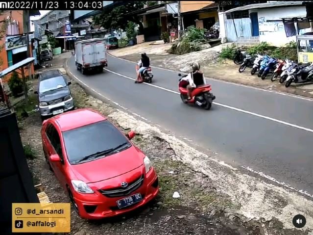 kecelakaan di pekalongan setelah menyenggol traffic cone