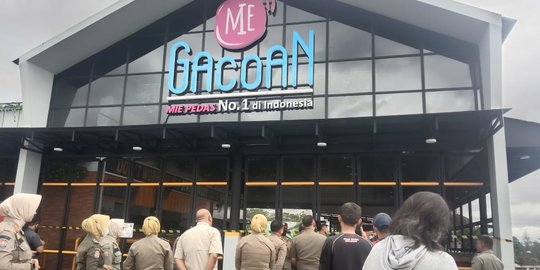 Satpol PP Kota Bogor Segel Satu Kedai Mie Gacoan karena Tidak Berizin