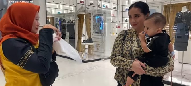 viral rayyanza bertemu fans di qatar ibu ibu sampai nangis