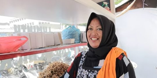 Sukses Dagang Pinggir Jalan Raih Rp5 Juta/Hari, Wanita Ini Sampai Dituduh Pesugihan