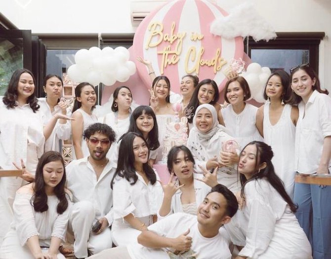 penuh kebahagiaan intip momen baby shower canti tachril