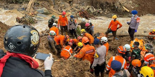 Cerita dari Evakuasi Korban Gempa Cianjur: Jasad Ibu Anak Ditemukan Sedang Berpelukan