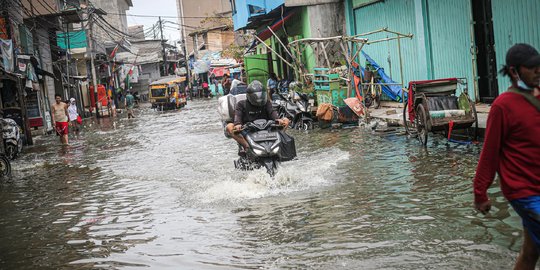 Banjir Rob Terjang Pesisir Jakarta