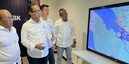 Kapal Khusus Gelar Kabel Bawah Laut Internet Masih Terbatas