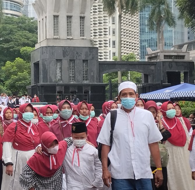 relawan menghadiri nusantara bersatu di gbk