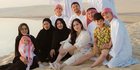 Bak Keluarga, Intip Potret Keluarga Raffi Ahmad dan Para Karyawan di Gurun Pasir