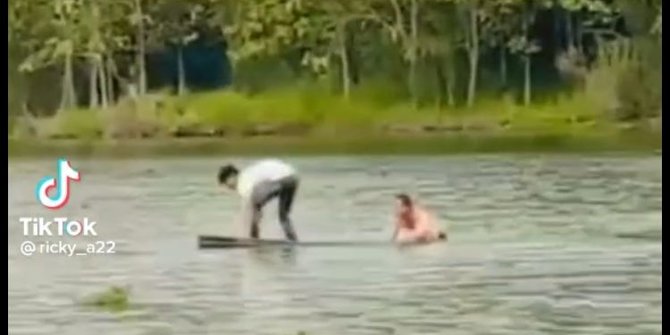 Viral Dua Siswa Main Rakit di Danau hingga Salah Satunya Tewas Tenggelam, Bikin Miris