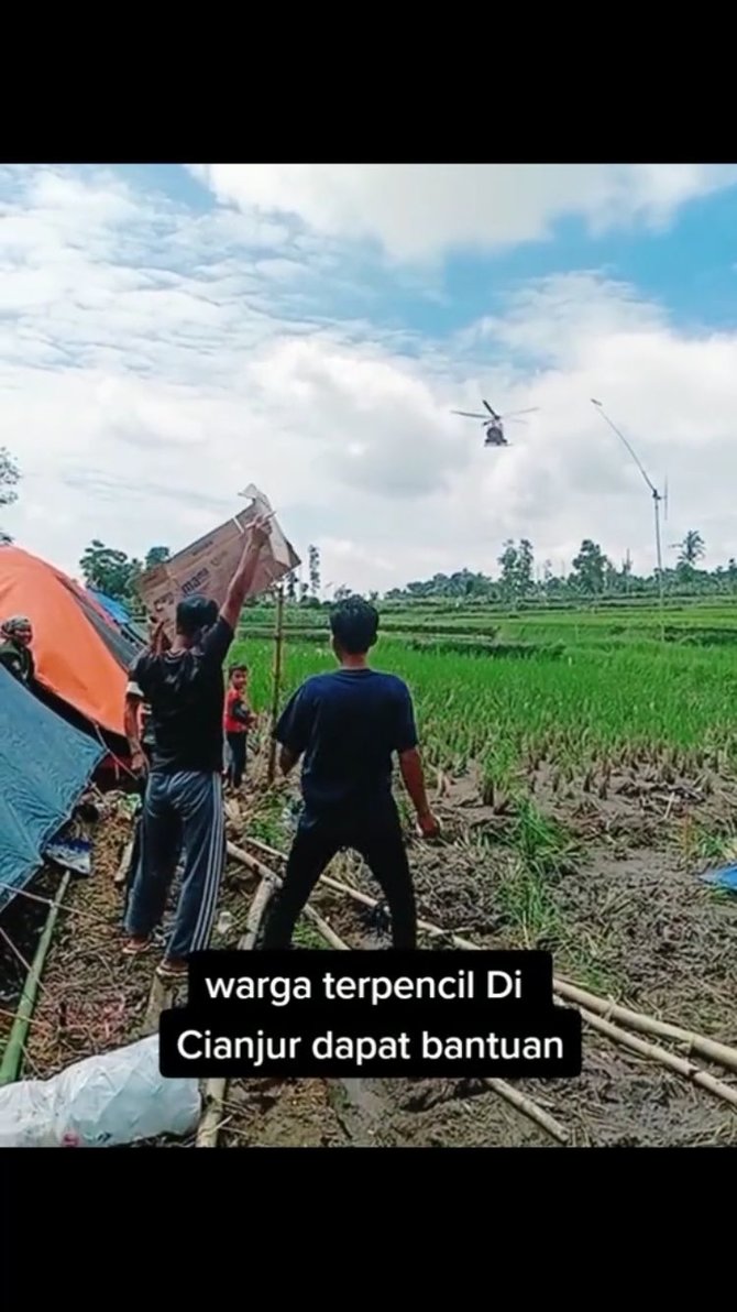 dapat bantuan dari helikopter begini antusiasme warga desa terpencil korban gempa cianjur