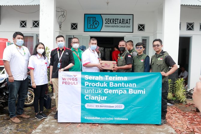 yayasan wings peduli beri bantuan buat korban gempa cianjur