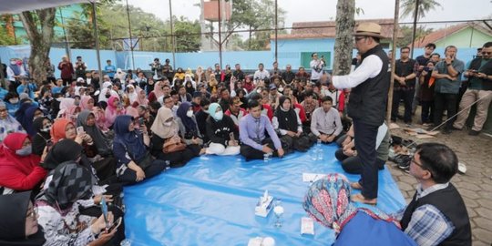 Ridwan Kamil Semangati Guru Terdampak Gempa Cianjur