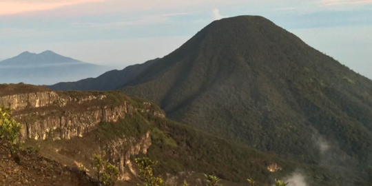 Dampak Gempa Cianjur, Pendakian Gunung Gede Pangrango Ditutup Sementara