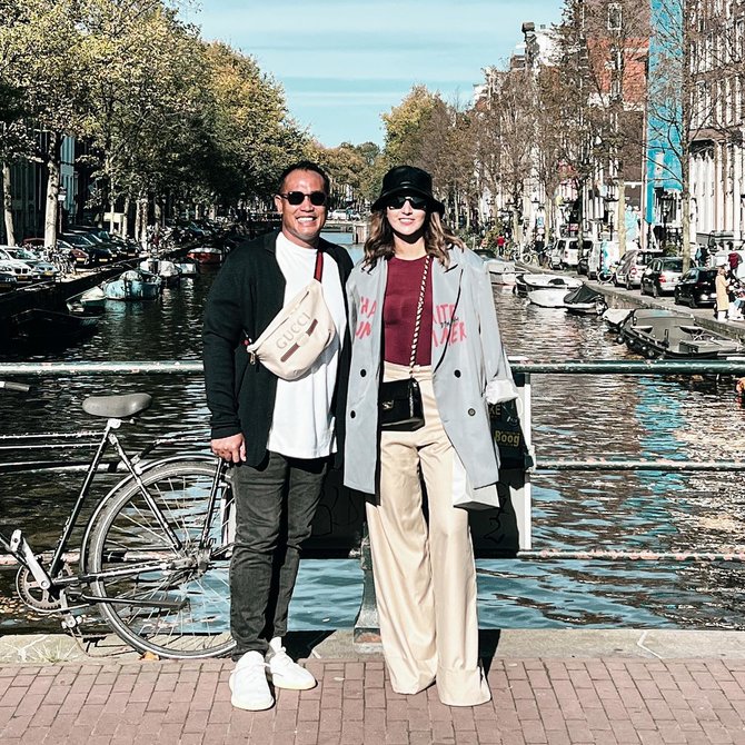 nia ramadhani dan ardi bakrie jalan jalan ke amsterdam