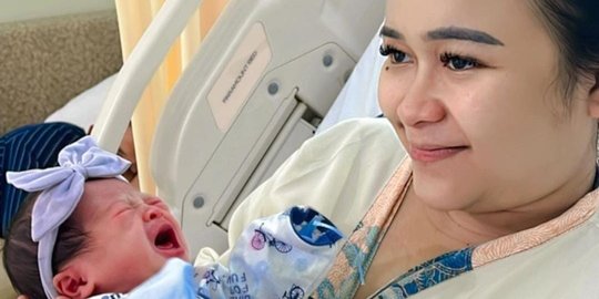 Adik Ayu Ting Ting Melahirkan Bayi Perempuan, Ini Potretnya yang Lucu & Menggemaskan