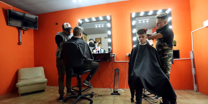 Gelar Cukur sambil Beramal, Ini Cara Komunitas Barbershop Bantu Korban Gempa Cianjur