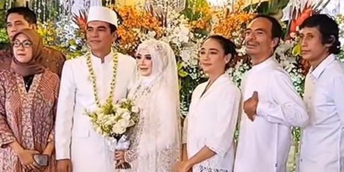 Fakta Anne Istri Baru Teddy Syach yang Cantik dan Curi Perhatian