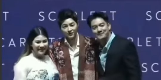 5 Momen Song Joong Ki di Indonesia, Pakai Batik hingga Foto Bareng Arsy
