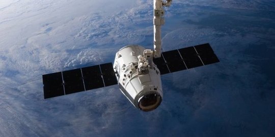 Kapal Kargo Dragon Milik SpaceX Angkut Buah Hingga Es Krim untuk Astronot di ISS