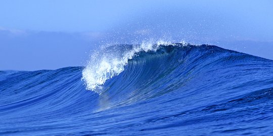 Kabar Ombak Pantai Selatan Hari Ini & Seminggu ke Depan, Lengkap Disertai Daerah Lain