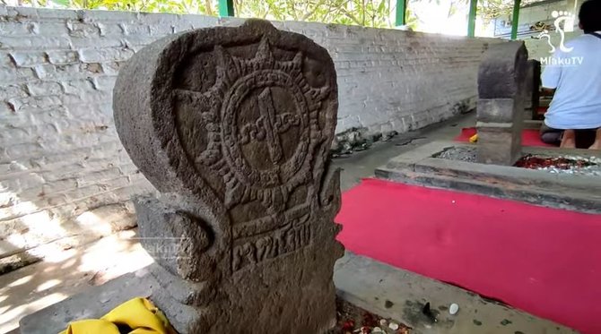 potret makam zaman majapahit batu nisan ditulis kalimat tauhid 039la ilaha illallah039