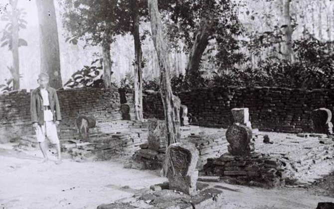 potret makam zaman majapahit batu nisan ditulis kalimat tauhid 039la ilaha illallah039