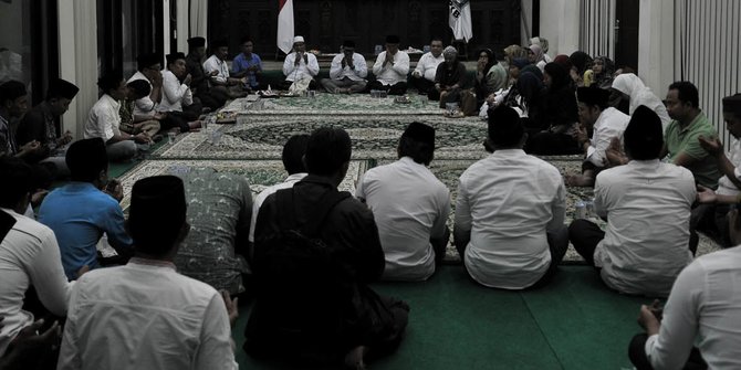 Susunan Tahlil Dan Doa Singkat Beserta Terjemahannya | Merdeka.com