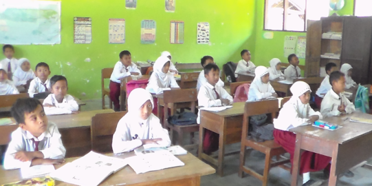 Cerita Pilu Guru Honorer di Lebak, Sudah 15 Tahun Mengabdi Tak Kunjung 'Diangkat'