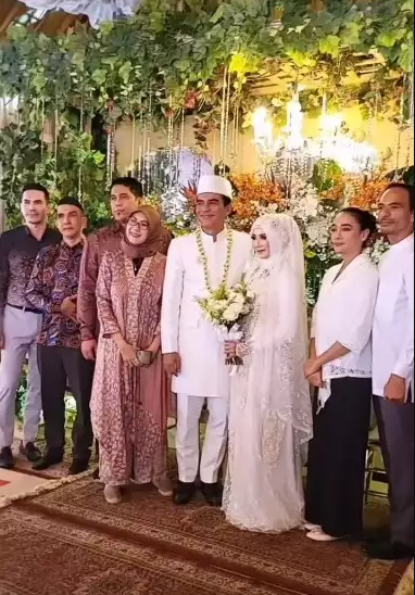 sosok anne kurniasih istri baru teddy syah curi perhatian bukan orang sembarangan