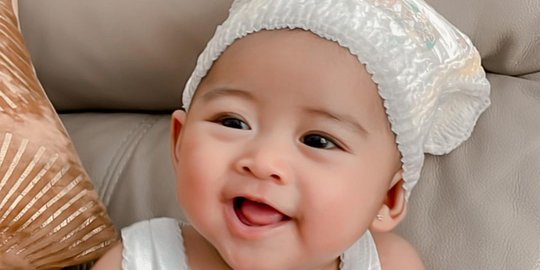 Foto Terbaru Baby Moana Anak Ria Ricis Menginjak 4 Bulan, Netizen Salfok Lihat 'Topi'