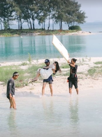 shandy aulia syuting cinta 2 hati di pantai