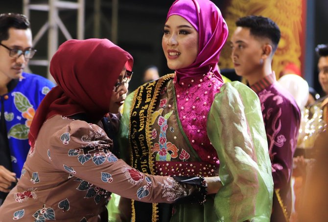 pemkot pasuruan gelar festival harmoni batik
