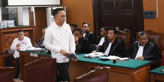 Beda Keterangan Bripka RR & Bharada E soal Tawa Ferdy Sambo usai Tembak Brigadir J