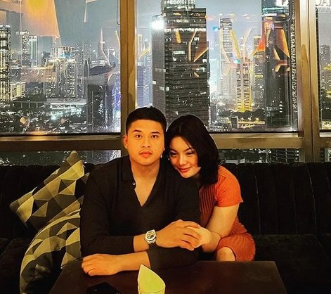 hillary brigitta dan calon suami
