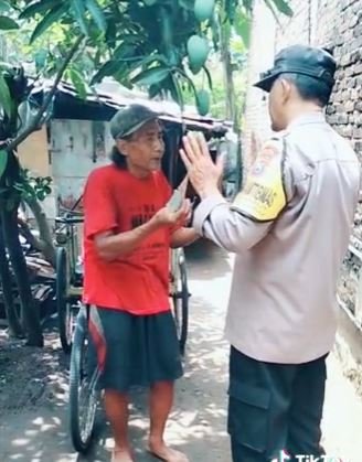 tukang becak asal madiun menolak blt dari pemerintah 039saya takut sekali pak039