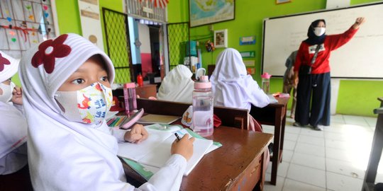 Isak Tangis Siswa SDN Pondok Cina 1 Depok: Kami Kangen Bu Guru