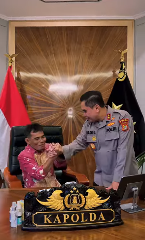 momen langka rw johar baru di kursi jenderal bintang dua polri