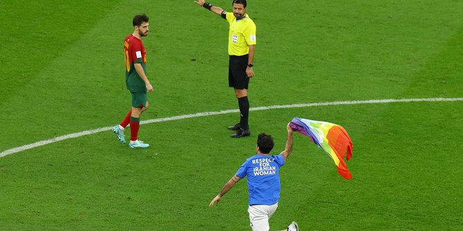 Suporter yang Kibarkan Bendera LGBT saat Piala Dunia 2022 Dideportasi dari Qatar