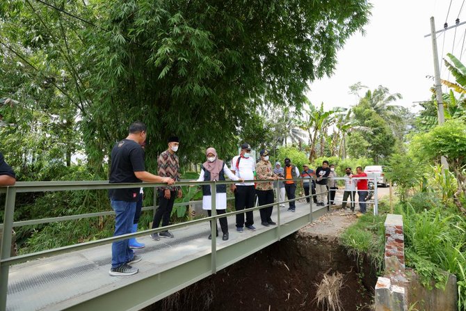 banyuwangi rekonstruksi 36 jembatan berbasis padat karya