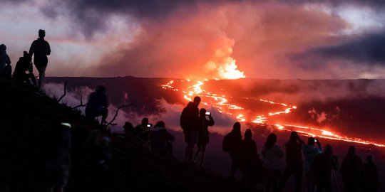 Pemandangan Menakjubkan Letusan Gunung Mauna Loa di Hawaii Jadi Tontonan