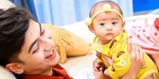 Gaya Selfie Baby Moana Anak Ria Ricis Lucu Banget, Pose 'Mata Genit' Bikin Salfok